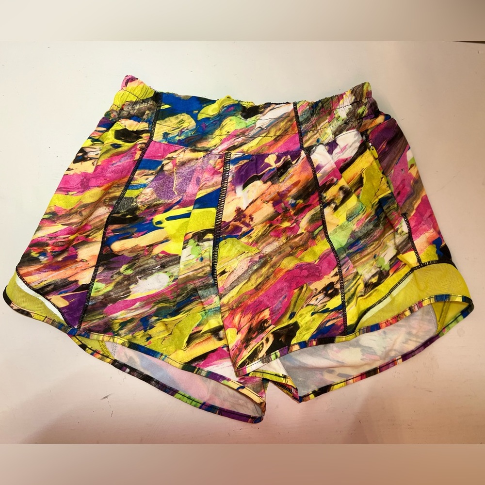 Lululemon Hotty Hot Low-Rise Lined Shorts 4”